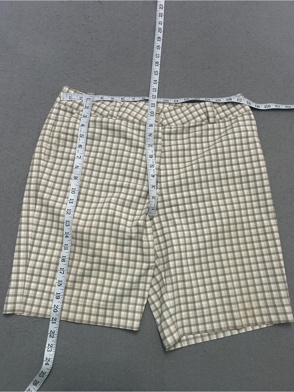 Women’s Nike Golf Dri-FIT Plaid Golf Shorts Size 14 Beige Performance - Picture 3 of 4